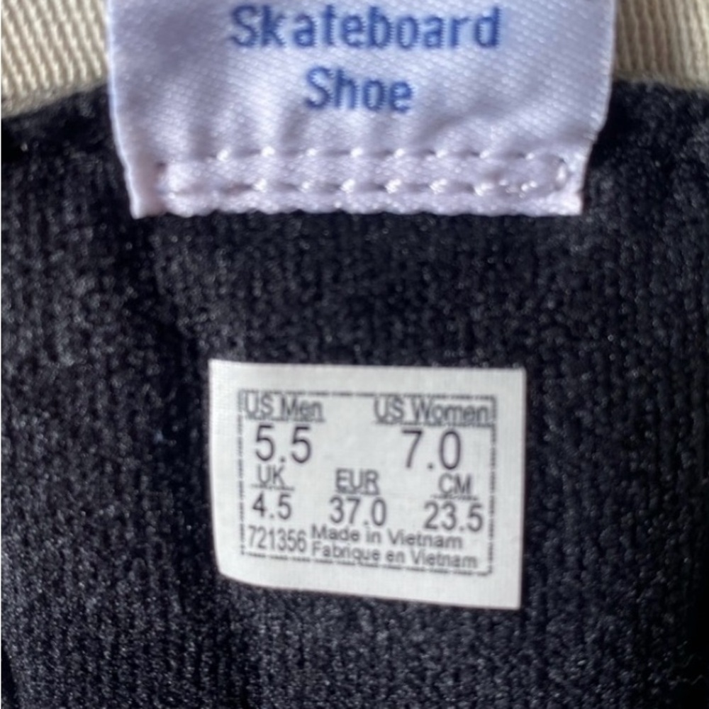 Vans - Picture 9 of 9